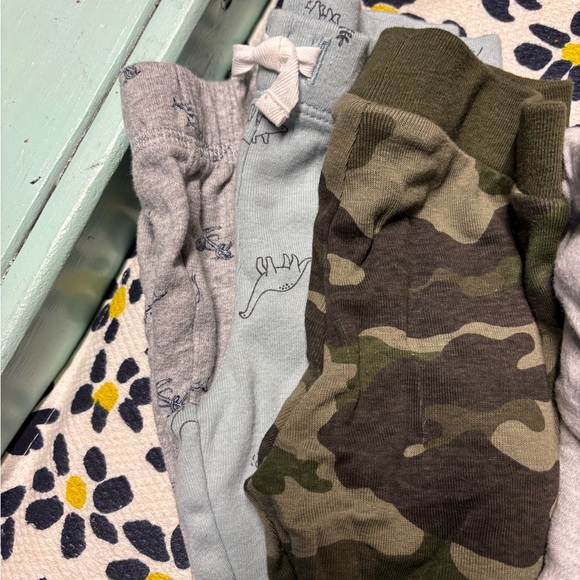 SIZE 3-6 months, 13pair Carters +old navy , Assorted Baby bottoms, Animal Prints - Picture 3 of 4